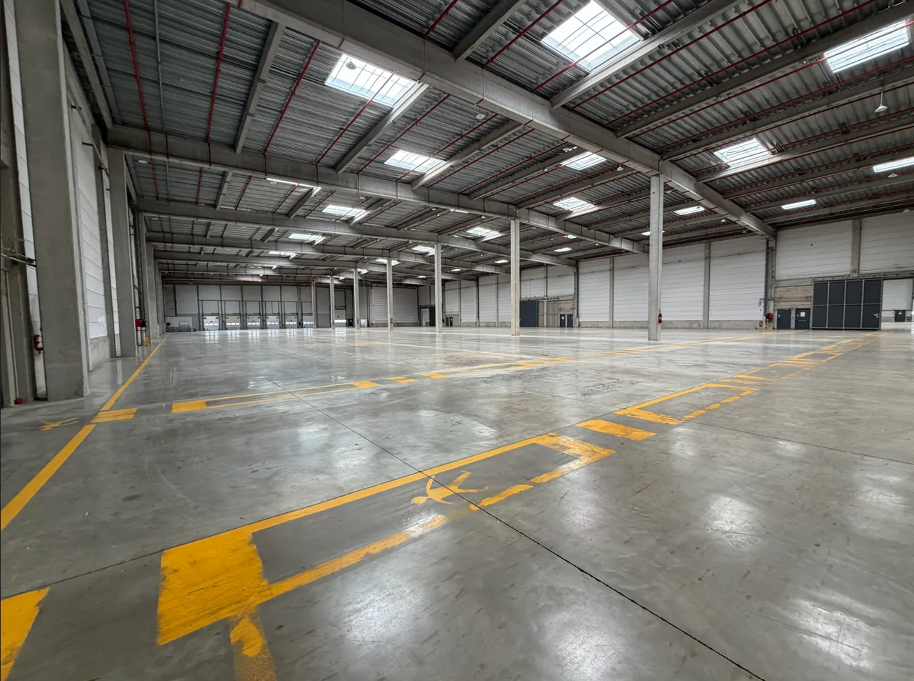 logistics - Logistics Warehouse For Rent - gallery - 2