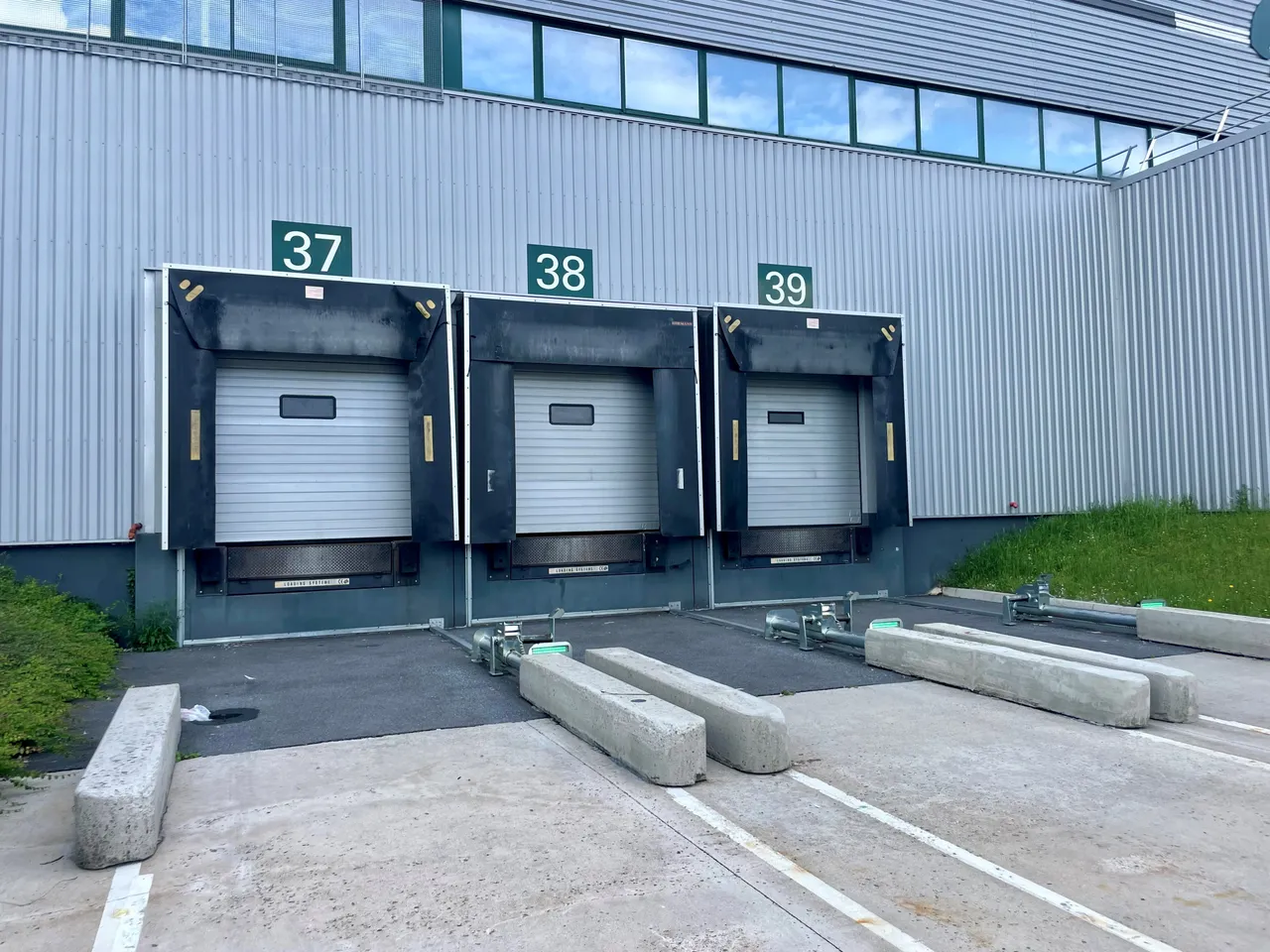 logistics - Logistics Warehouse For Rent - gallery - 4