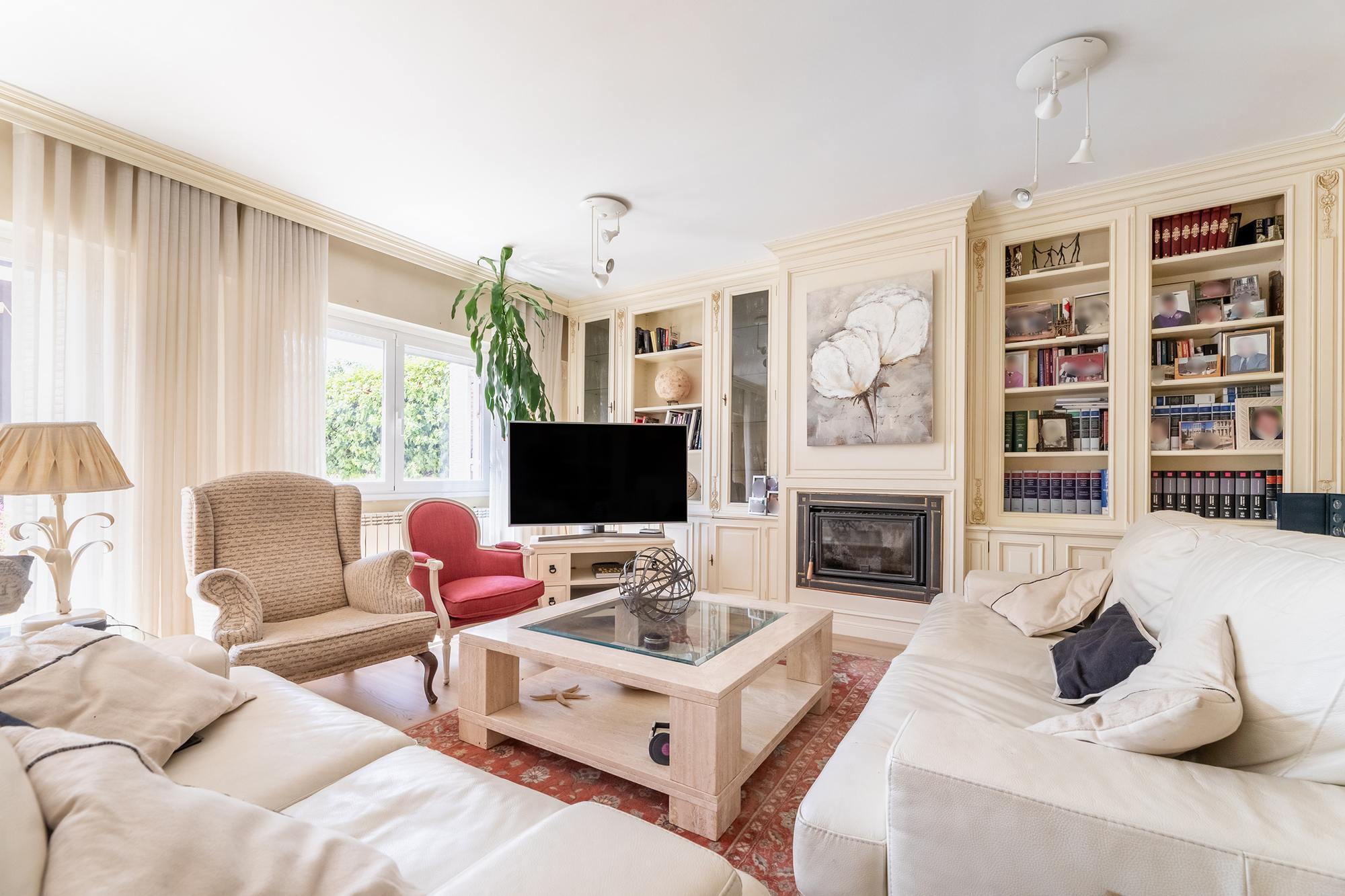 living - 350m² house / villa with 50m² garden for sale in Majadahonda - gallery thumbnail - 2