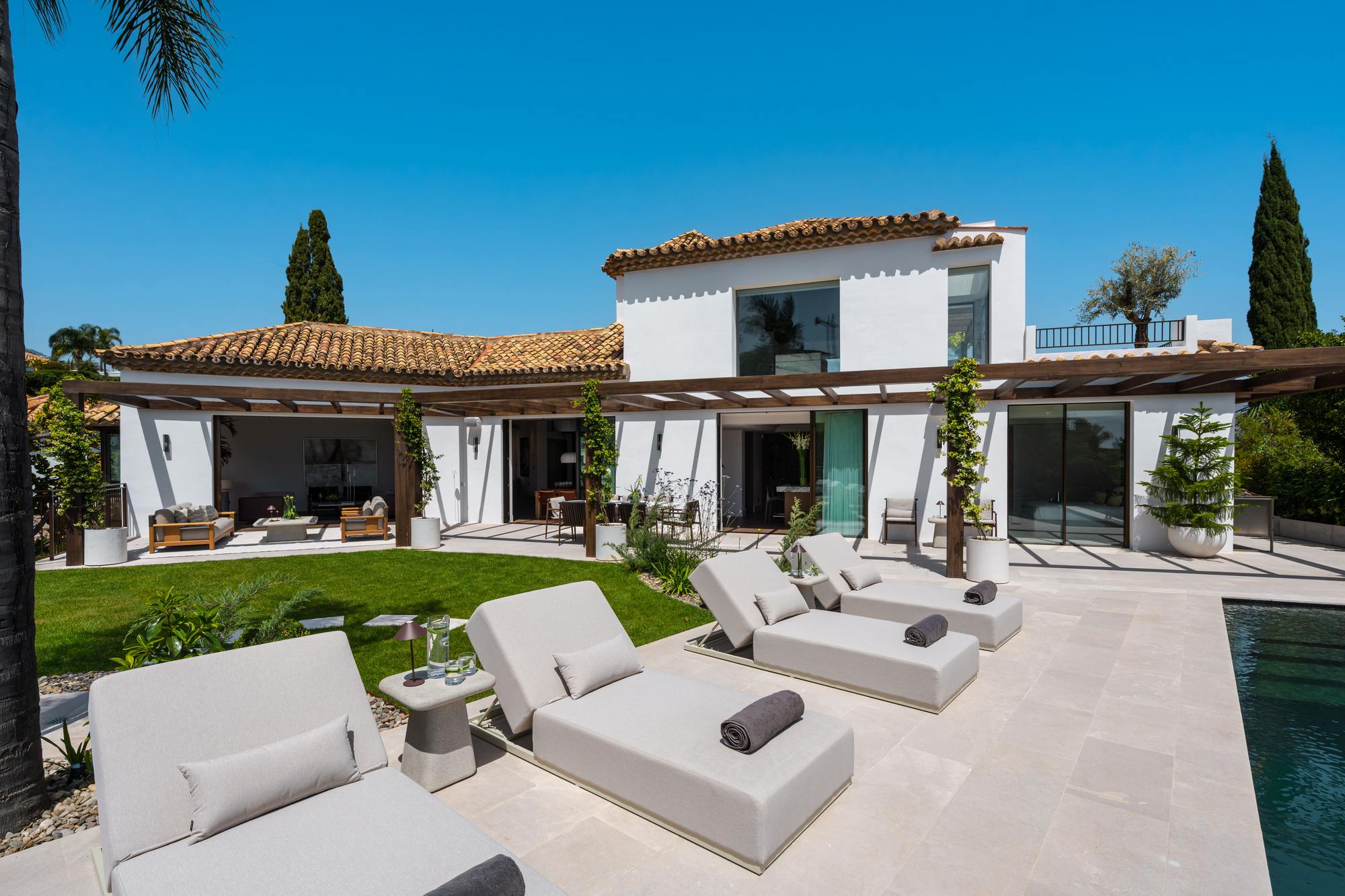 living - 644m² house / villa with 102m² terrace for sale in Benahavís - gallery thumbnail - 3
