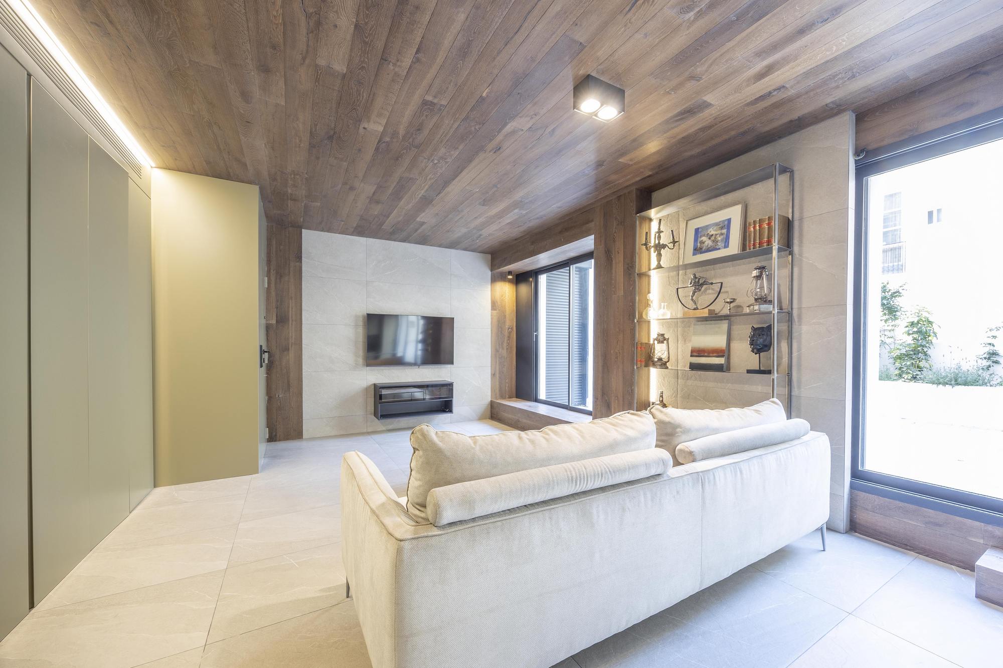 living - Oficina de 60m² con 80m² terraza en venta en Sant Francesc - gallery - 3
