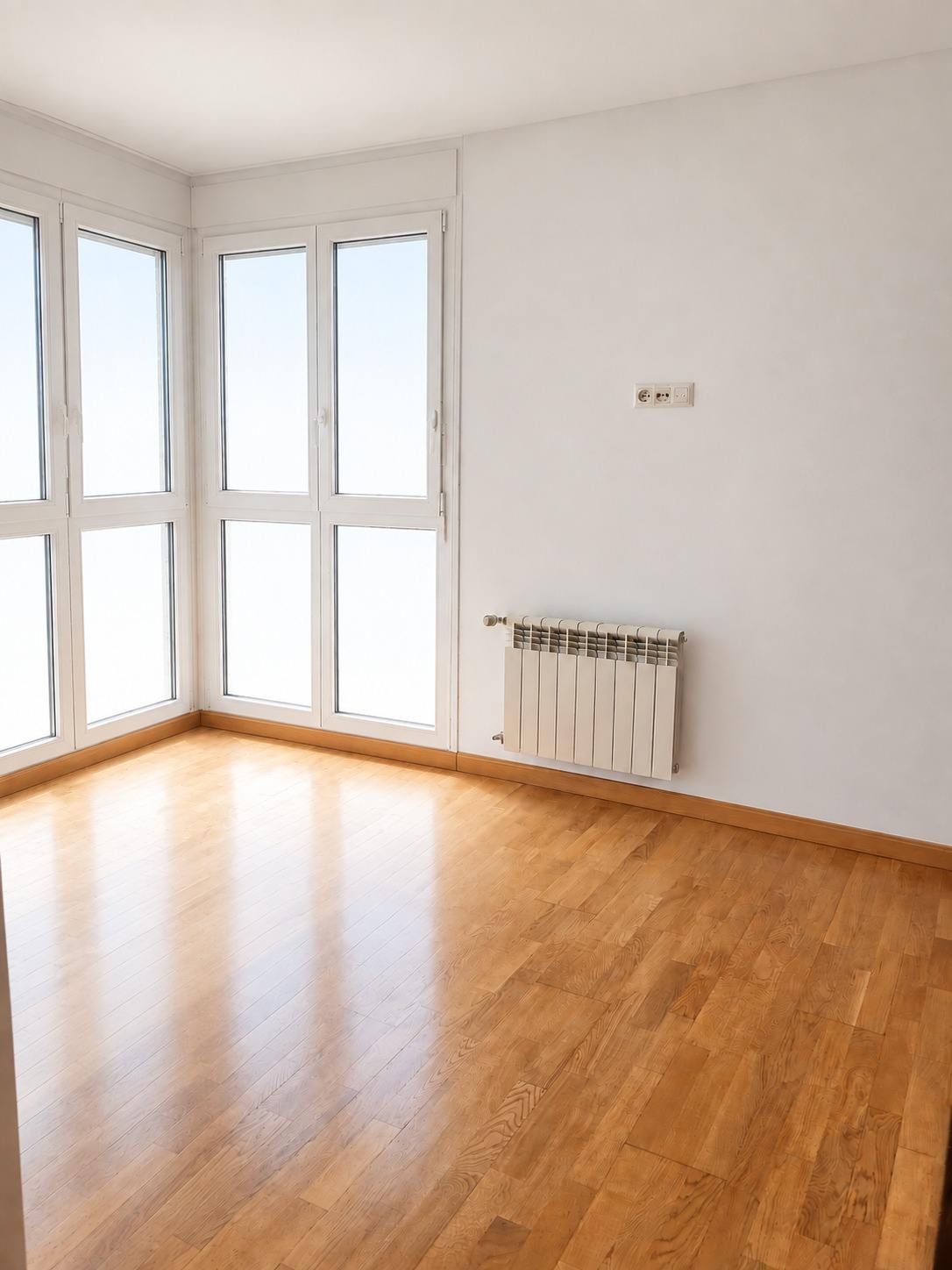 living - 141m² apartment for sale in Sanchinarro, Madrid - gallery thumbnail - 5