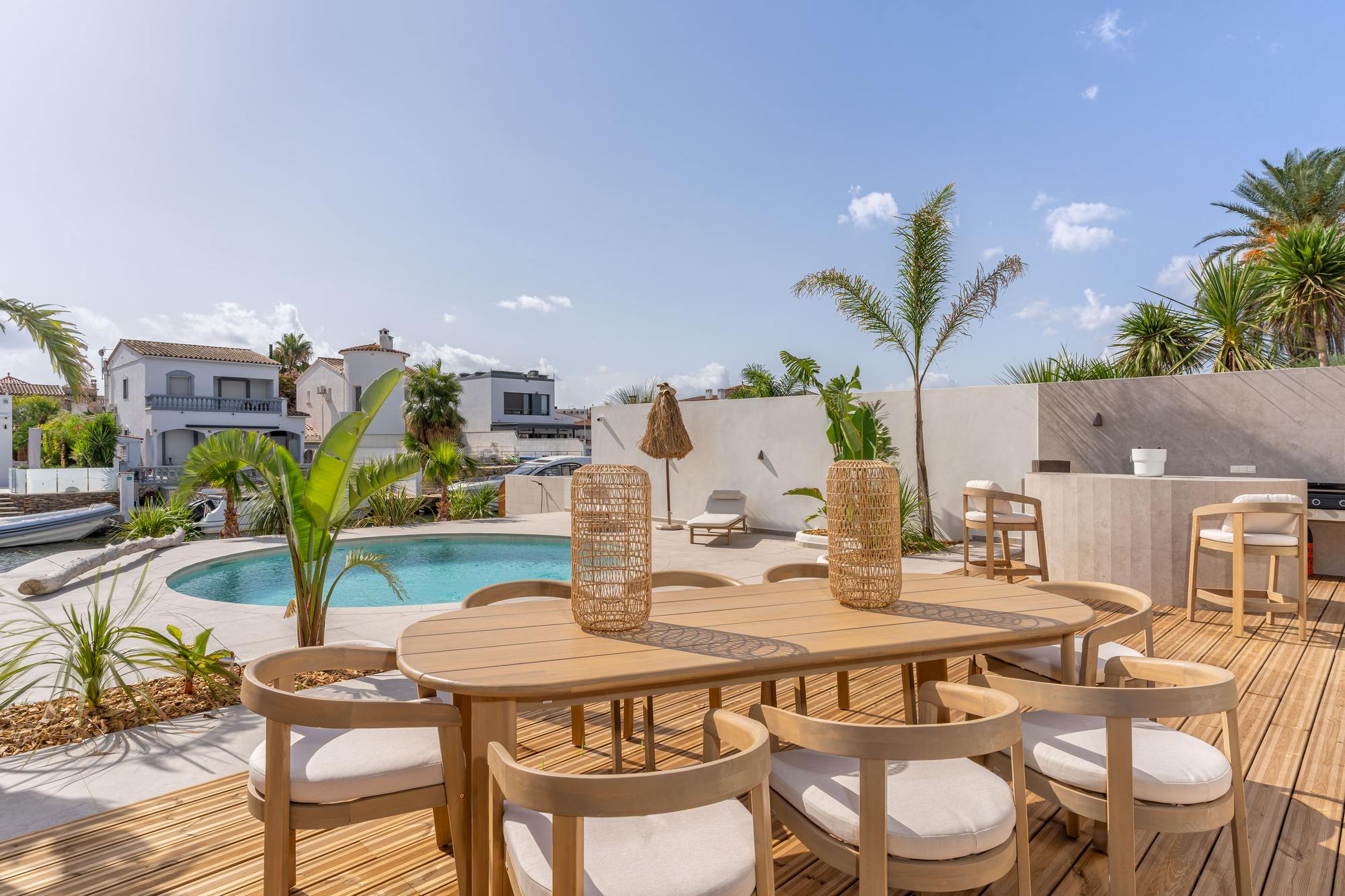 living - 220m² house / villa for sale in Empuriabrava, Costa Brava - gallery thumbnail - 2