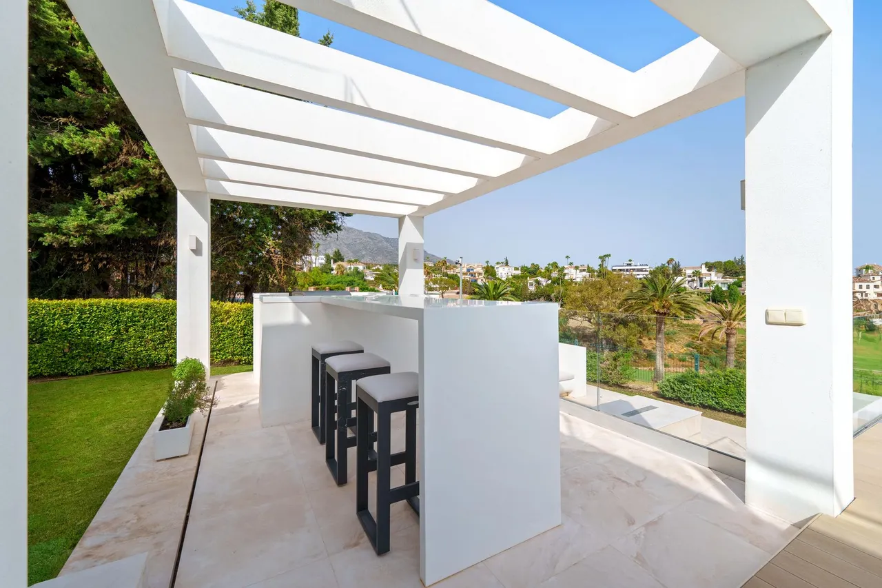 living - Casa / villa de 473m² con 203m² terraza en venta en Nueva Andalucía - gallery - 6