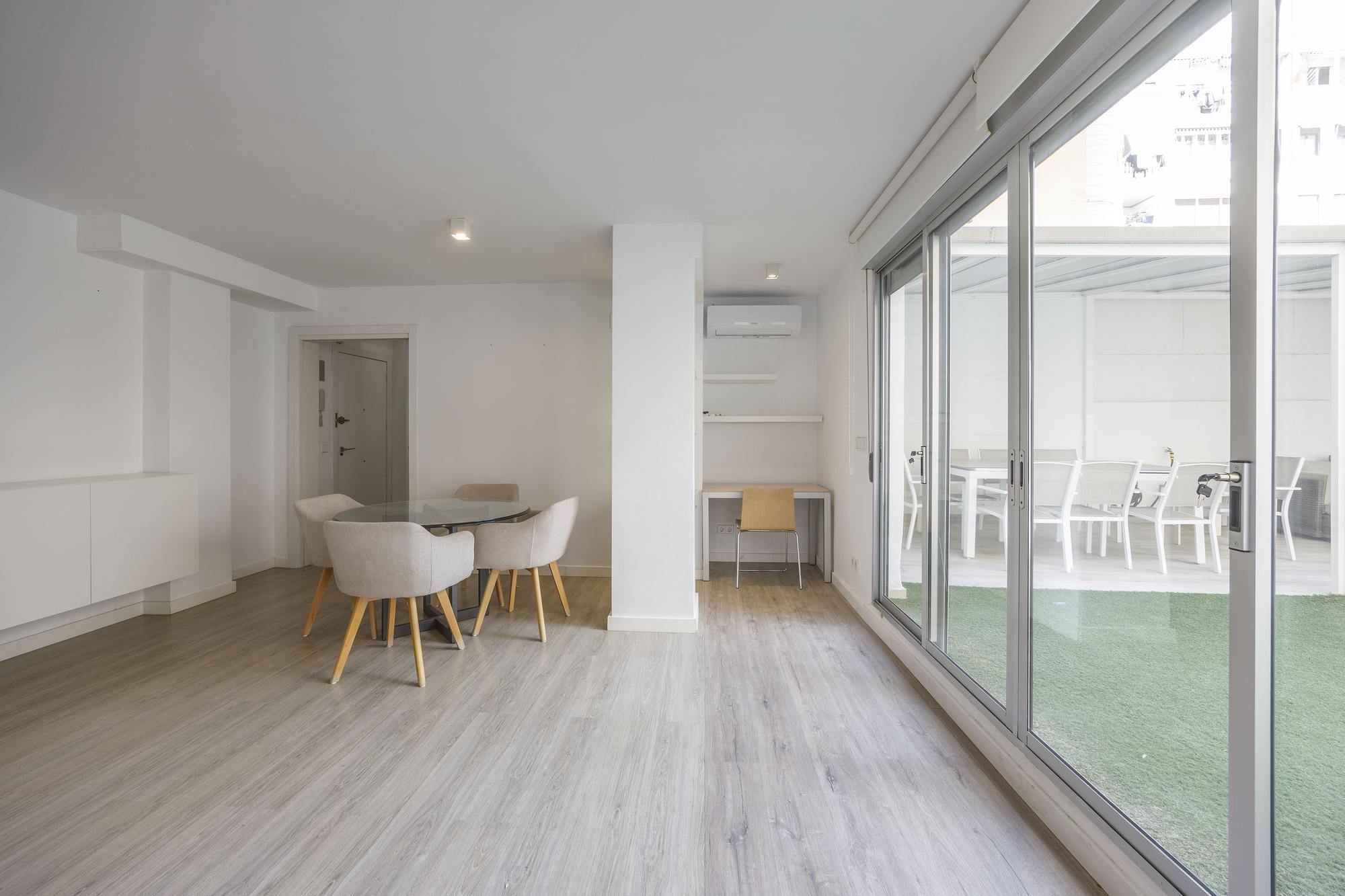 living - 155m² apartment with 50m² terrace for rent in Gran Vía - gallery thumbnail - 5