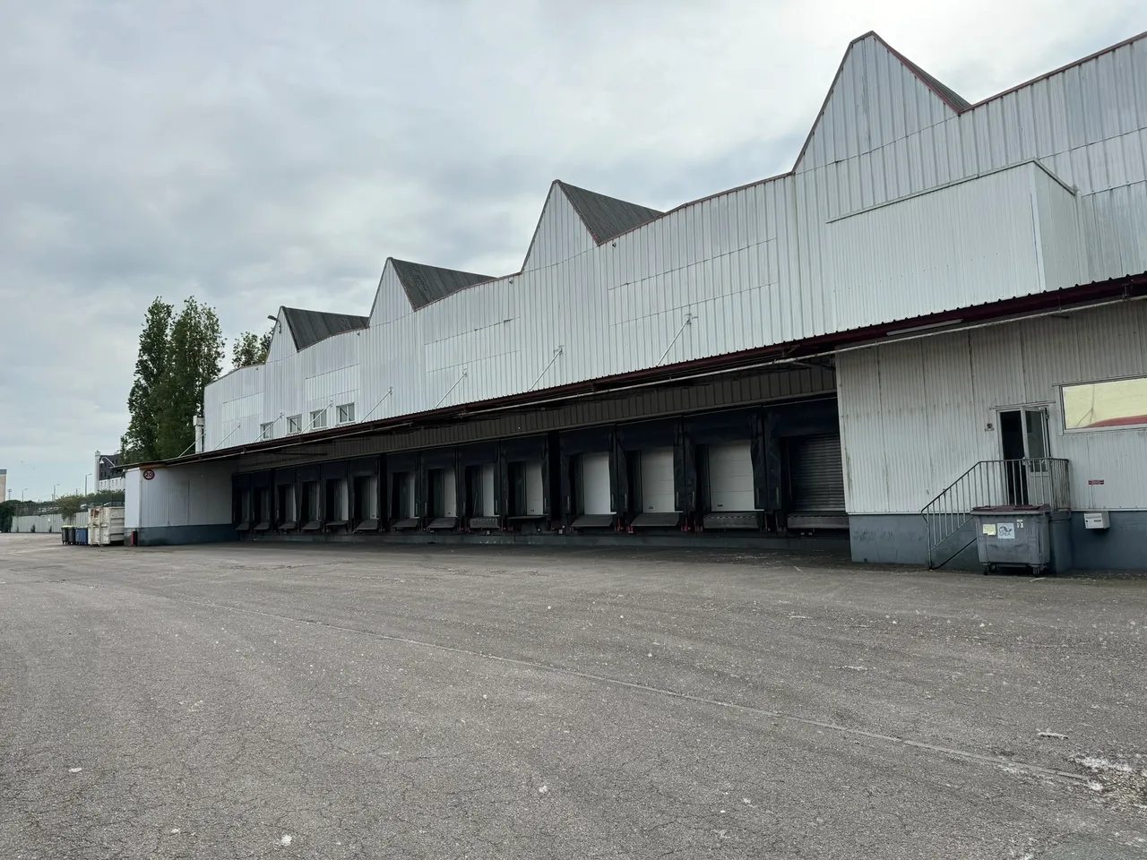 logistics - Logistics Warehouse For Rent - gallery - 8