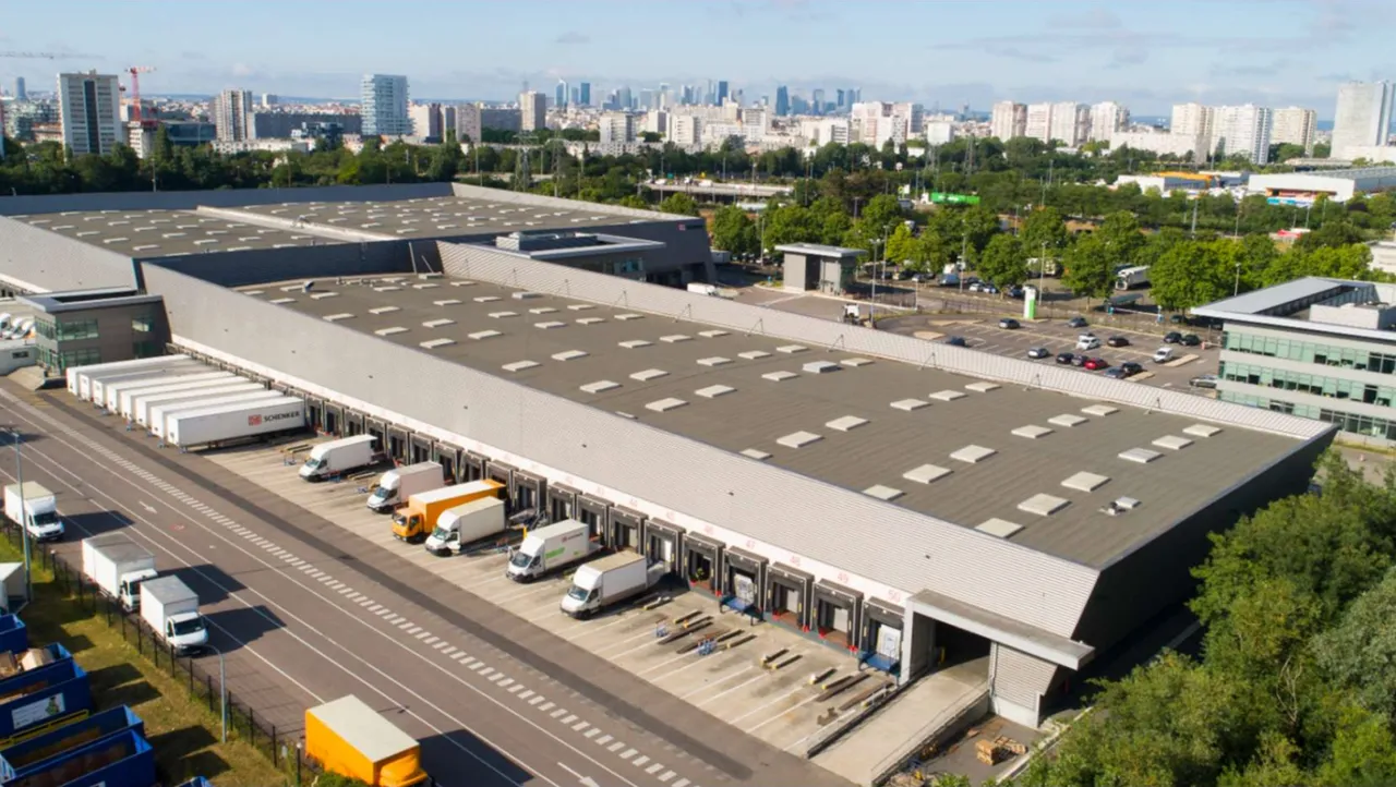 logistics - Courier Warehouse For Rent - gallery - 2
