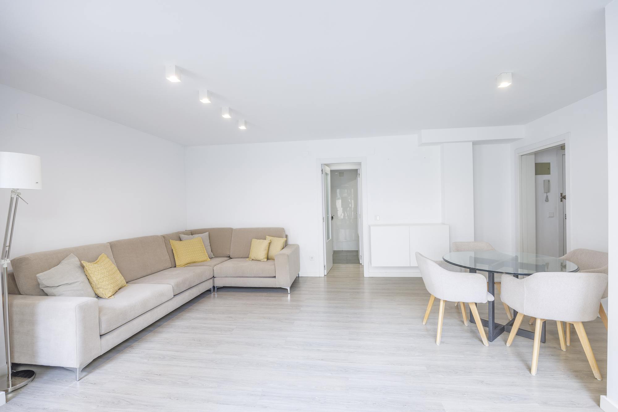 living - Piso de 155m² con 50m² terraza en alquiler en Gran Vía - gallery - 6