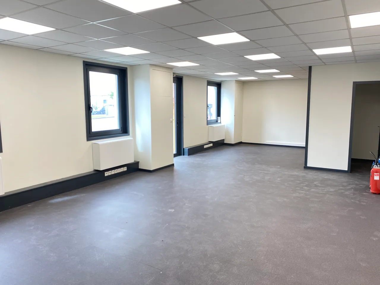 logistics - Entrepôt / Bureaux À Louer - gallery - 9