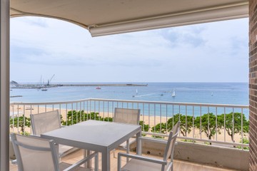 living - 126m² apartment with 16m² terrace for sale in Palamós - featured