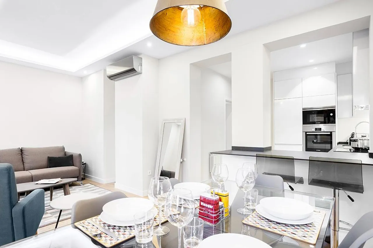 living - 91m² apartment for rent in Almagro, Madrid - gallery - 8