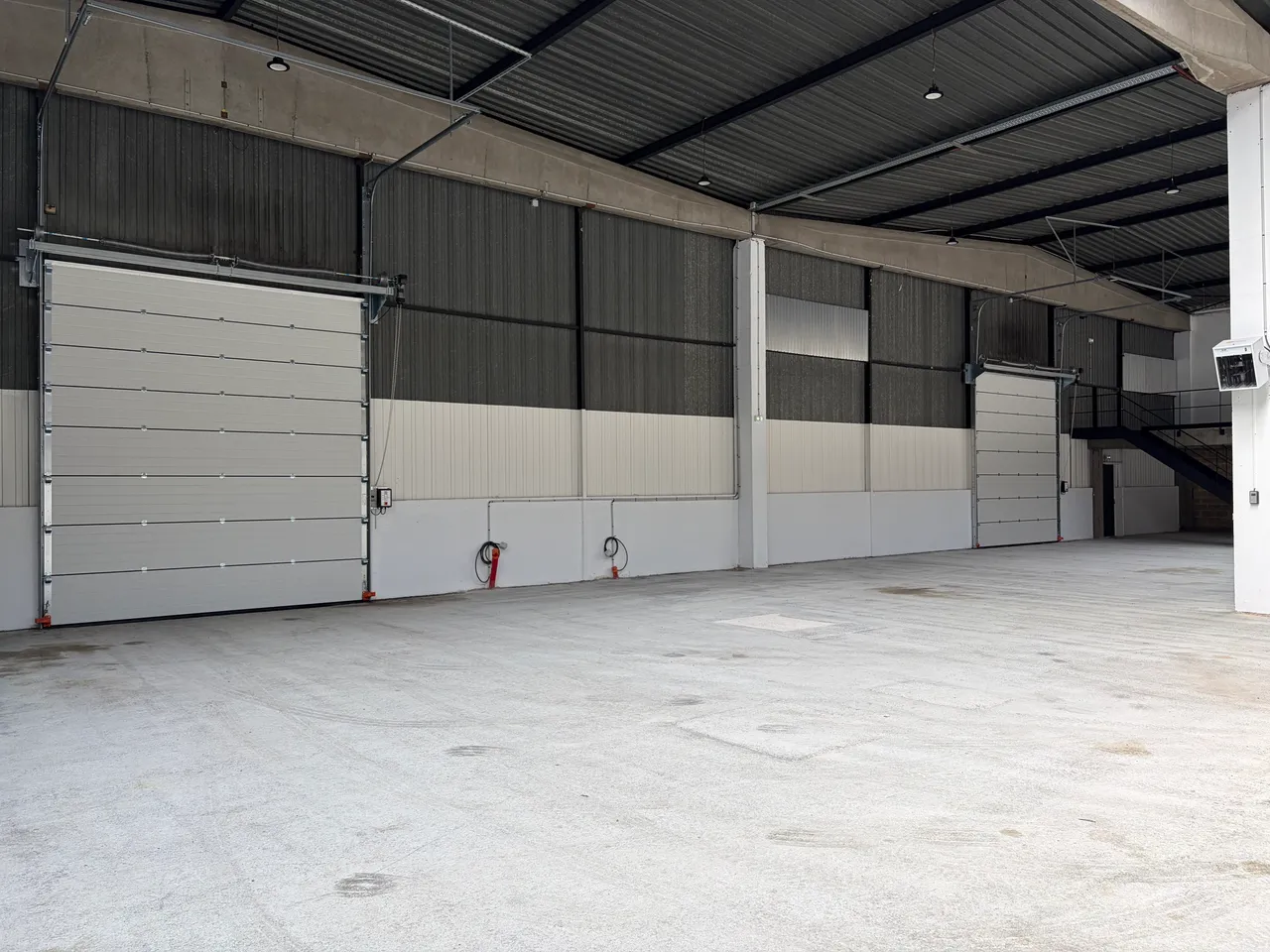 logistics - Warehouse / Offices For Rent - gallery - 9