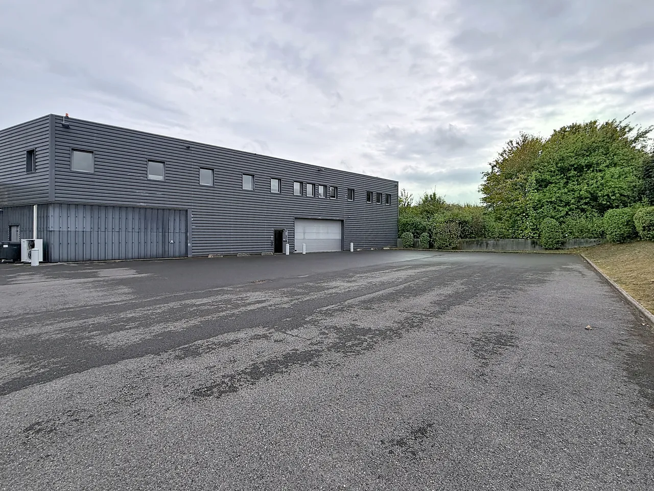logistics - Light Industrial Premises / Offices For Rent - gallery - 2