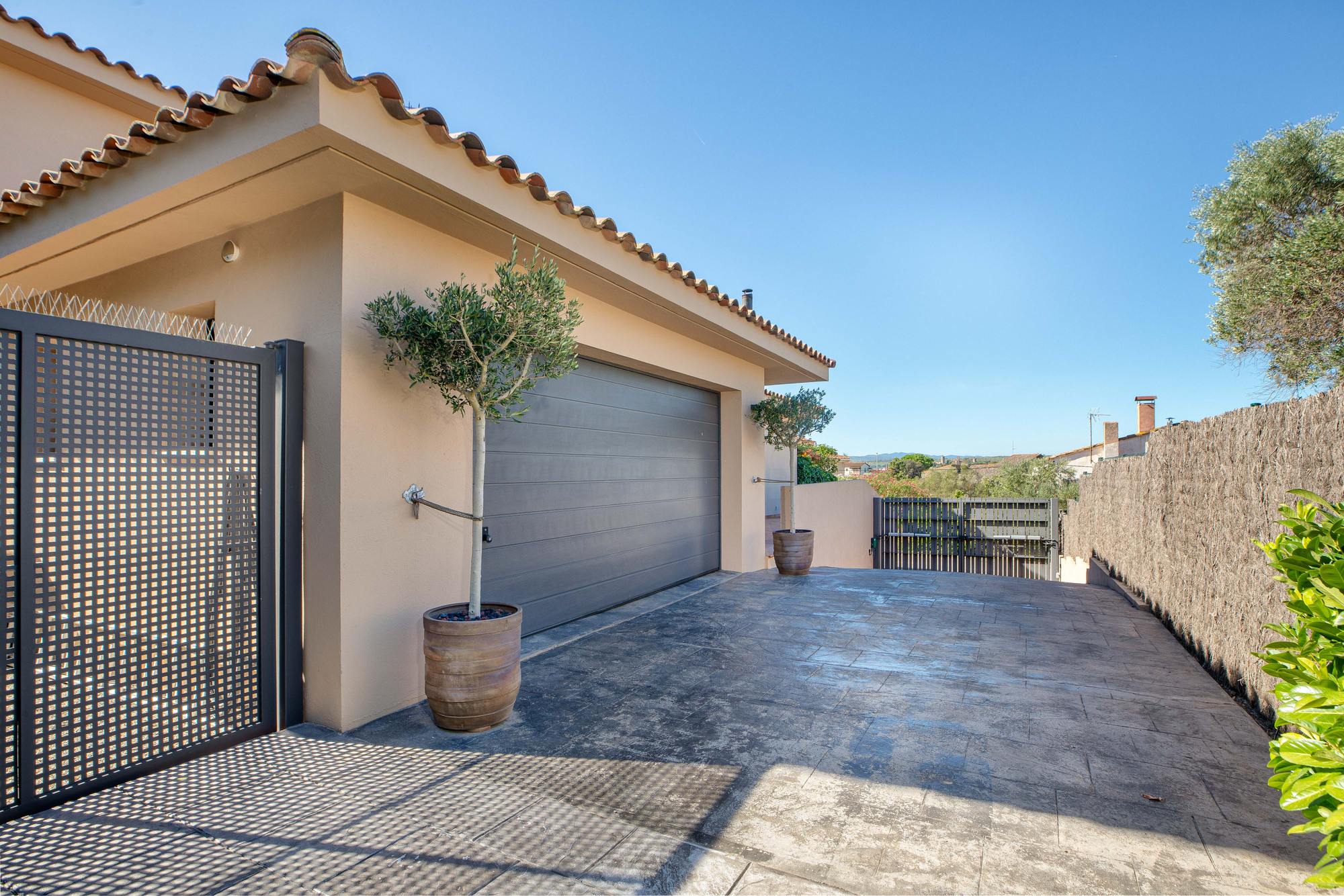 living - 212m² house / villa for sale in Sa Riera, Costa Brava - gallery thumbnail - 6