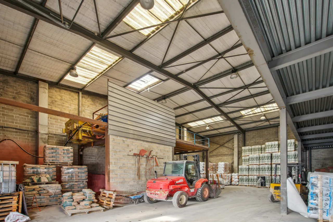 logistics - Light Industrial Premises / Offices For Sale - gallery - 4