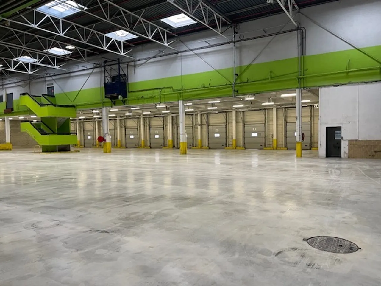 logistics - Logistics Warehouse For Rent - gallery - 7