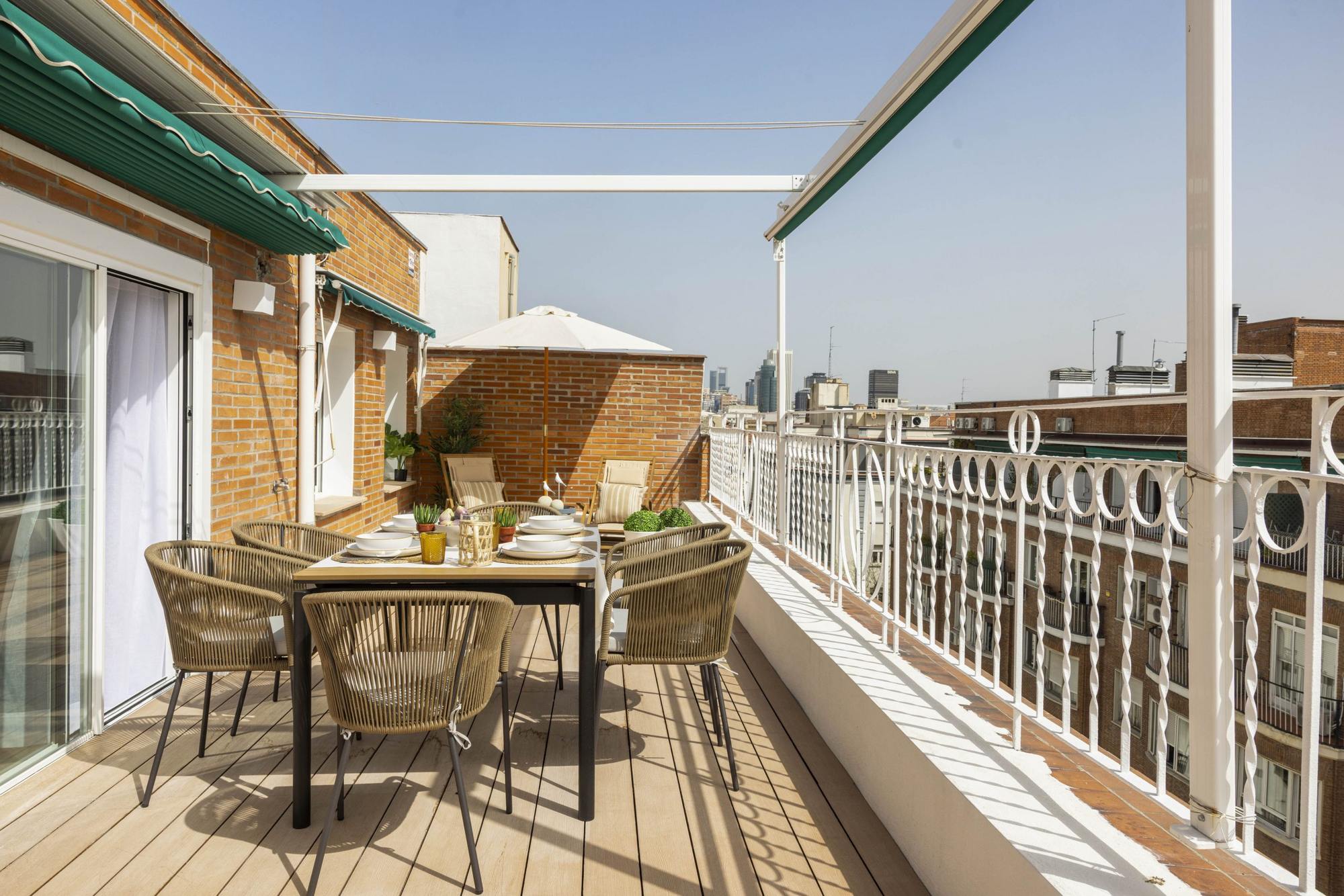 living - Piso de 127m² con 65m² terraza en venta en Almagro, Madrid - gallery - 6