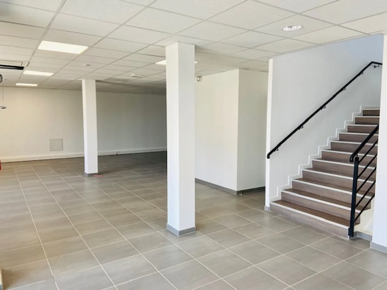 logistics - Activités / Bureaux À Louer - gallery - 3