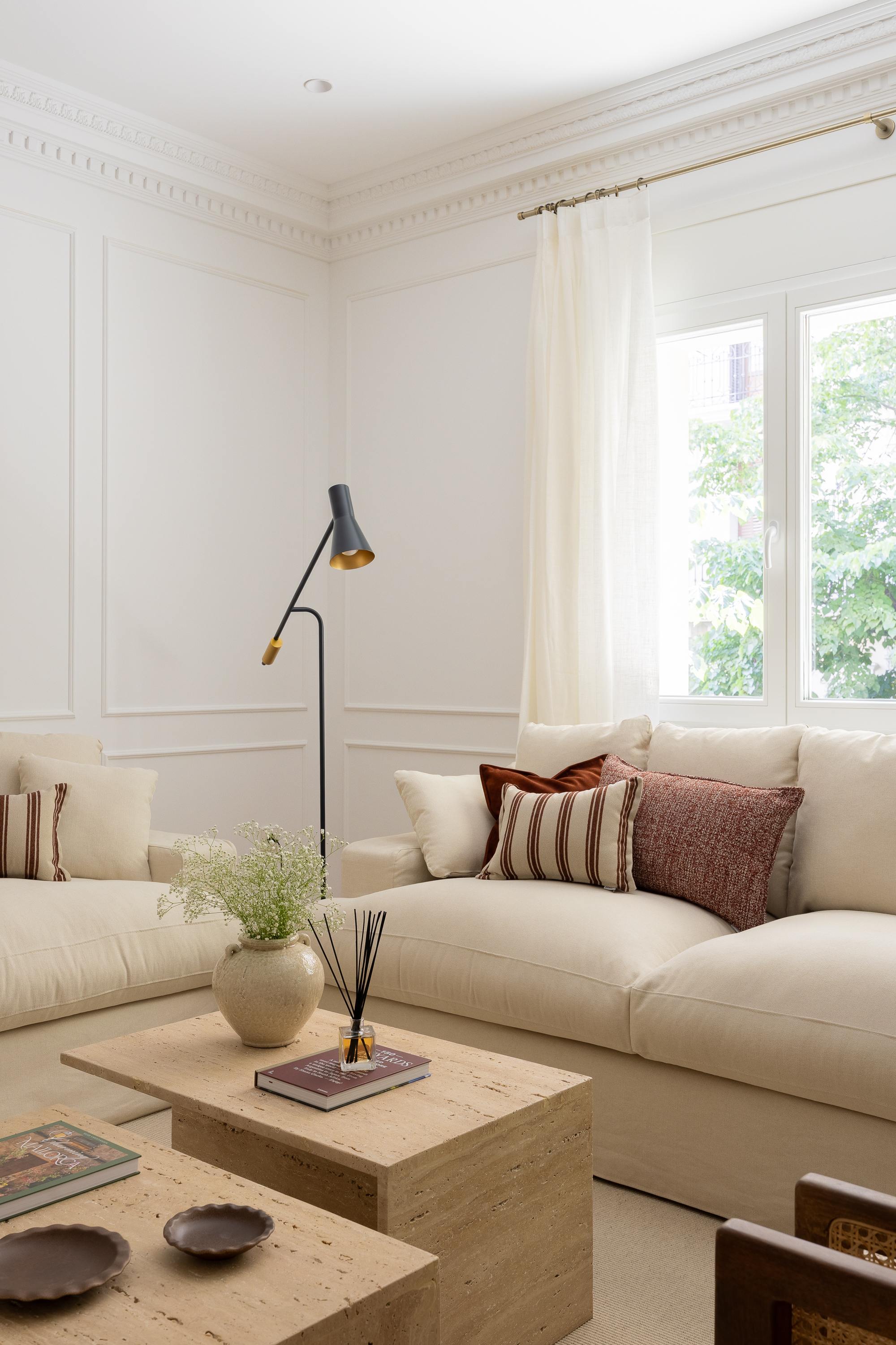 living - 161m² apartment for sale in Castellana, Madrid - gallery thumbnail - 3