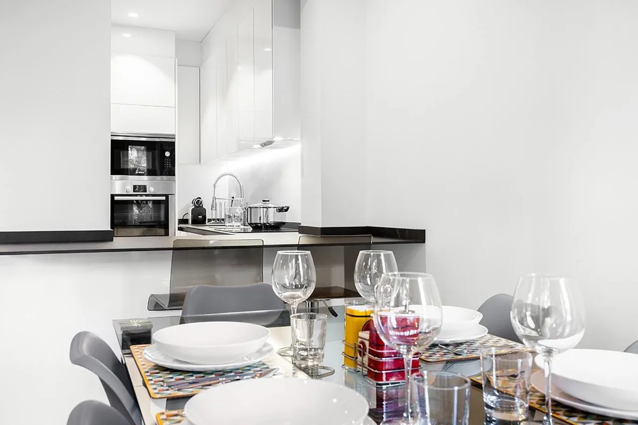 living - 91m² apartment for rent in Almagro, Madrid - gallery - 7