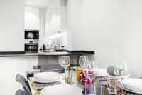 living - 91m² apartment for rent in Almagro, Madrid - gallery thumbnail - 7