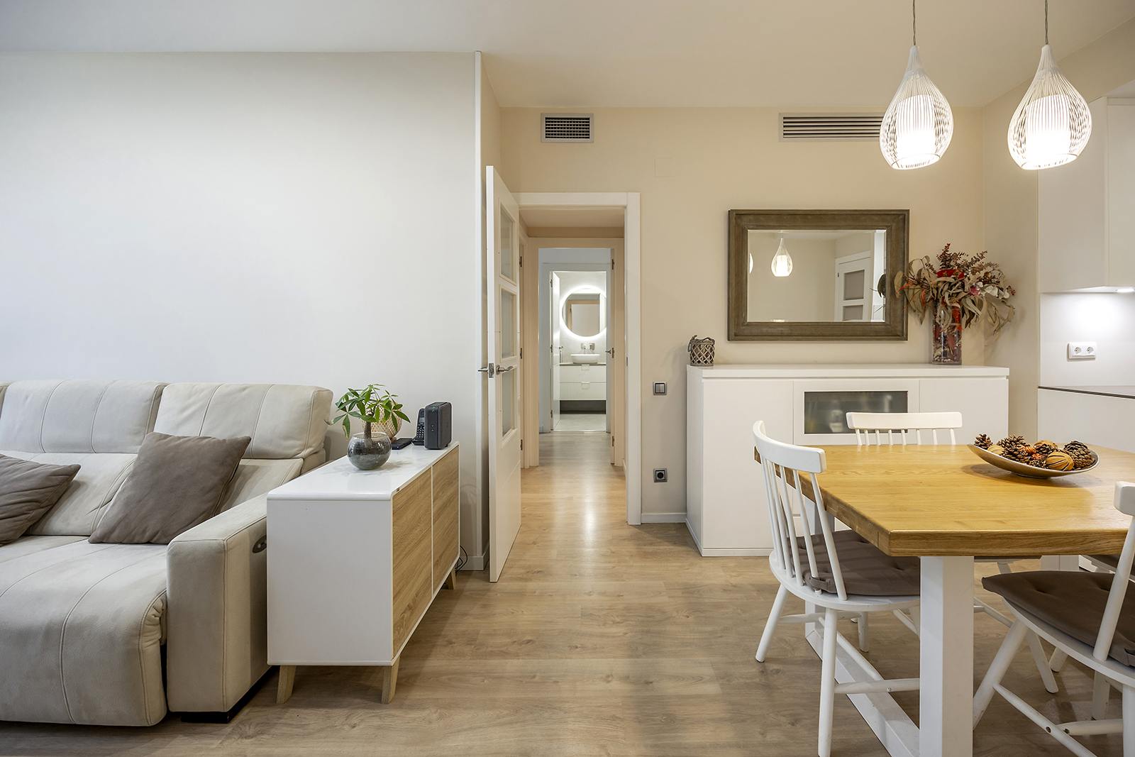 living - Piso de 98m² en venta en Eixample Derecho, Barcelona - gallery thumbnail - 8