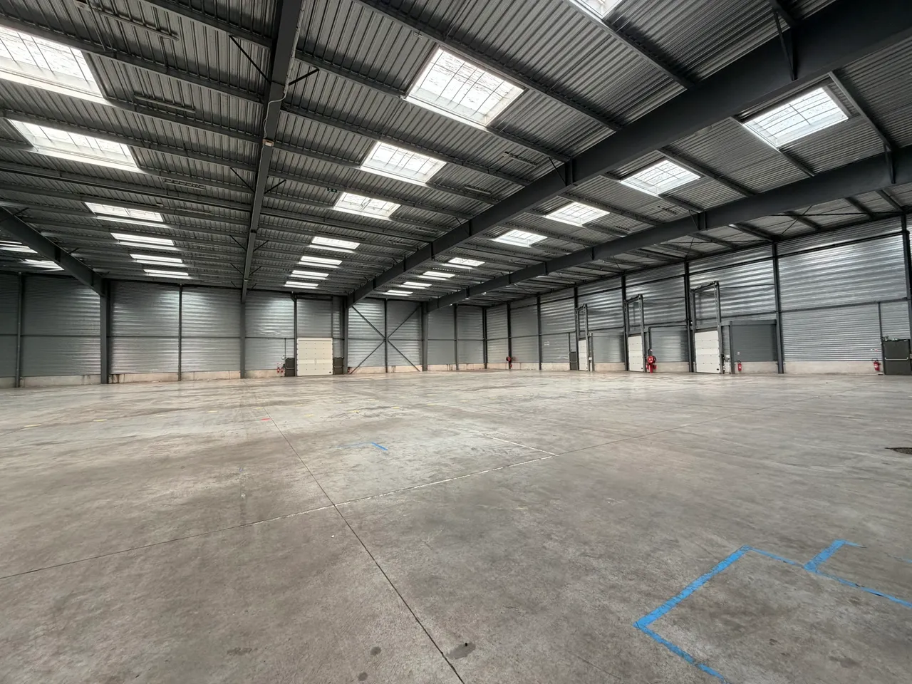 logistics - Entrepôt / Bureaux À Louer - gallery - 2