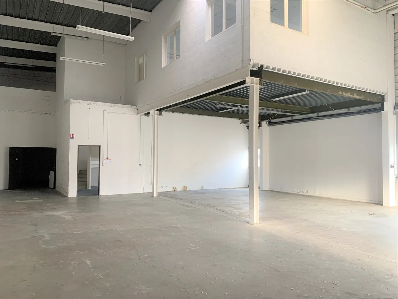 logistics - Light Industrial Premises / Offices For Rent - gallery - 5
