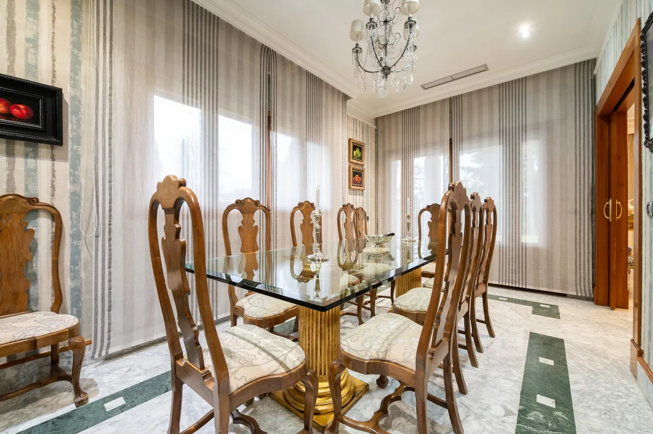 living - Casa / villa de 1,035m² en venta en Conde de Orgaz y Piovera - gallery - 10