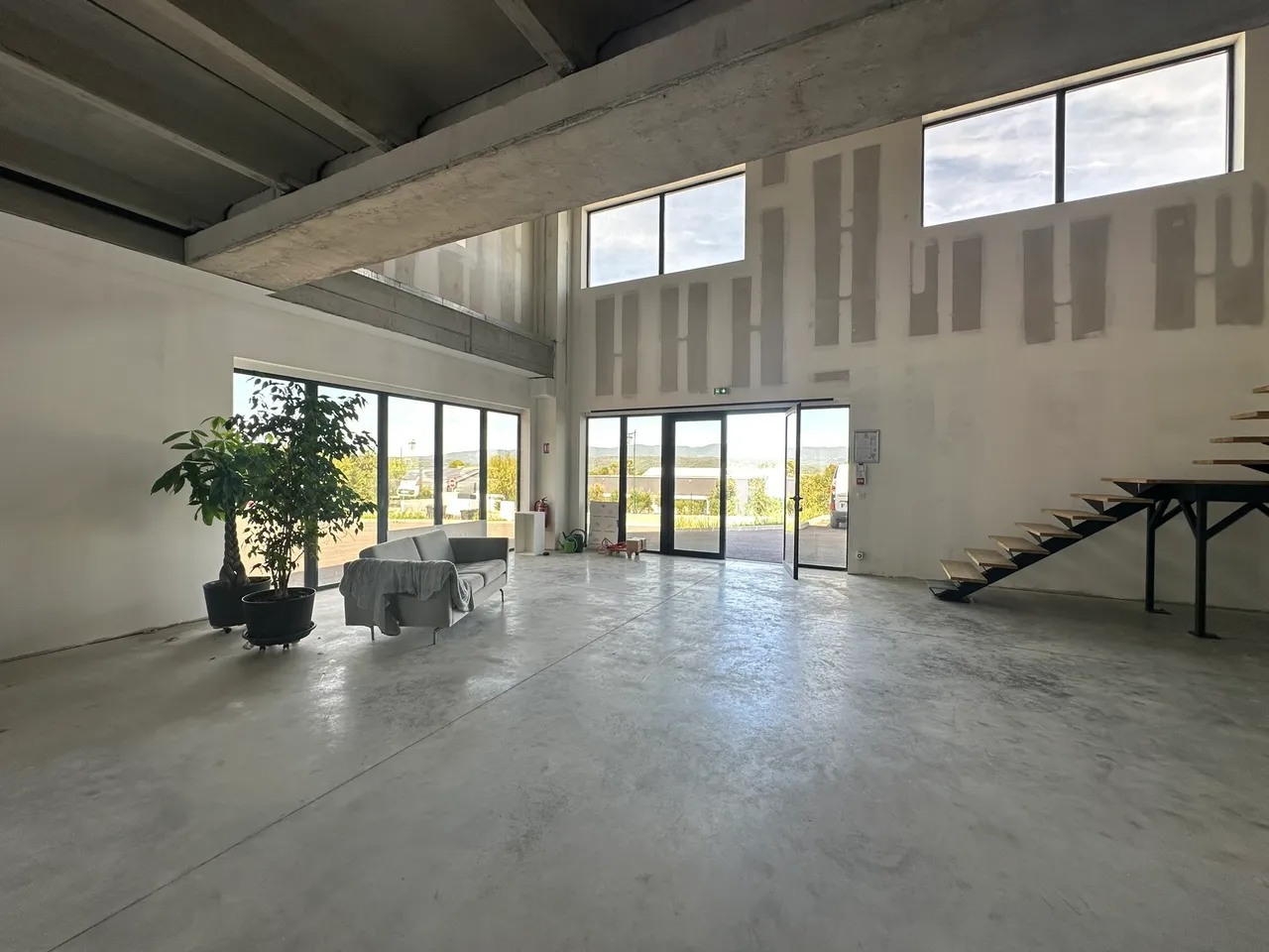 logistics - Activités / Bureaux À Louer - À Vendre - gallery - 3