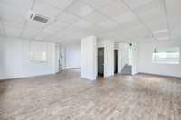 logistics - Activités / Bureaux À Louer - gallery thumbnail - 7