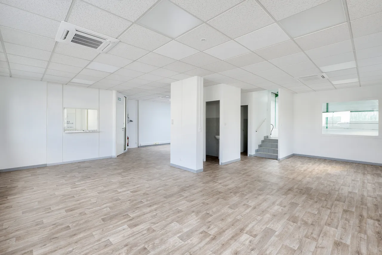 logistics - Light Industrial Premises / Offices For Rent - gallery - 7