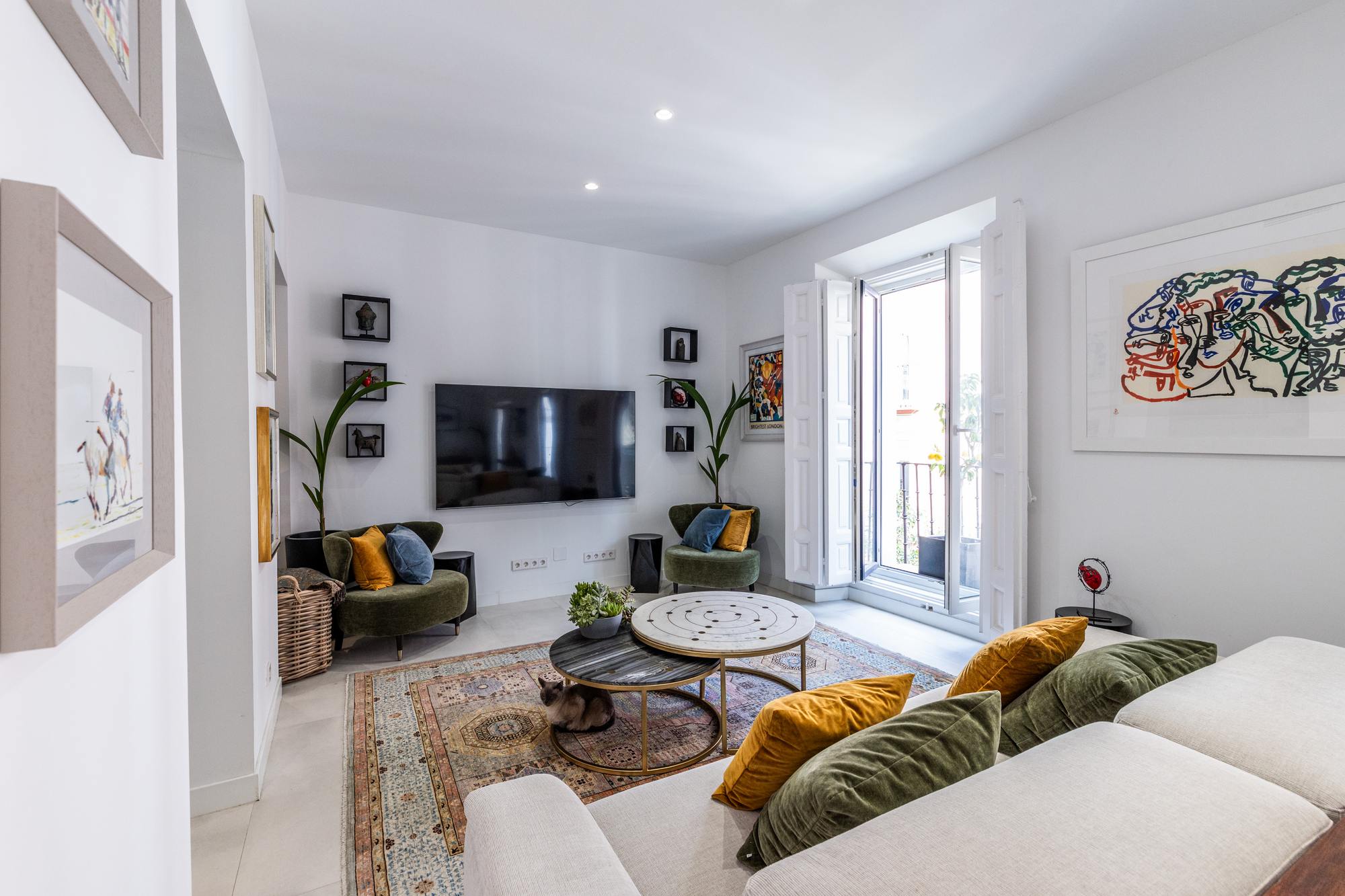 living - Piso de 185m² en venta en Malasaña, Madrid - gallery - 4