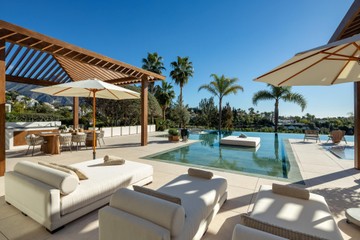 living - 820m² house / villa with 427m² terrace for sale in Nueva Andalucía - featured