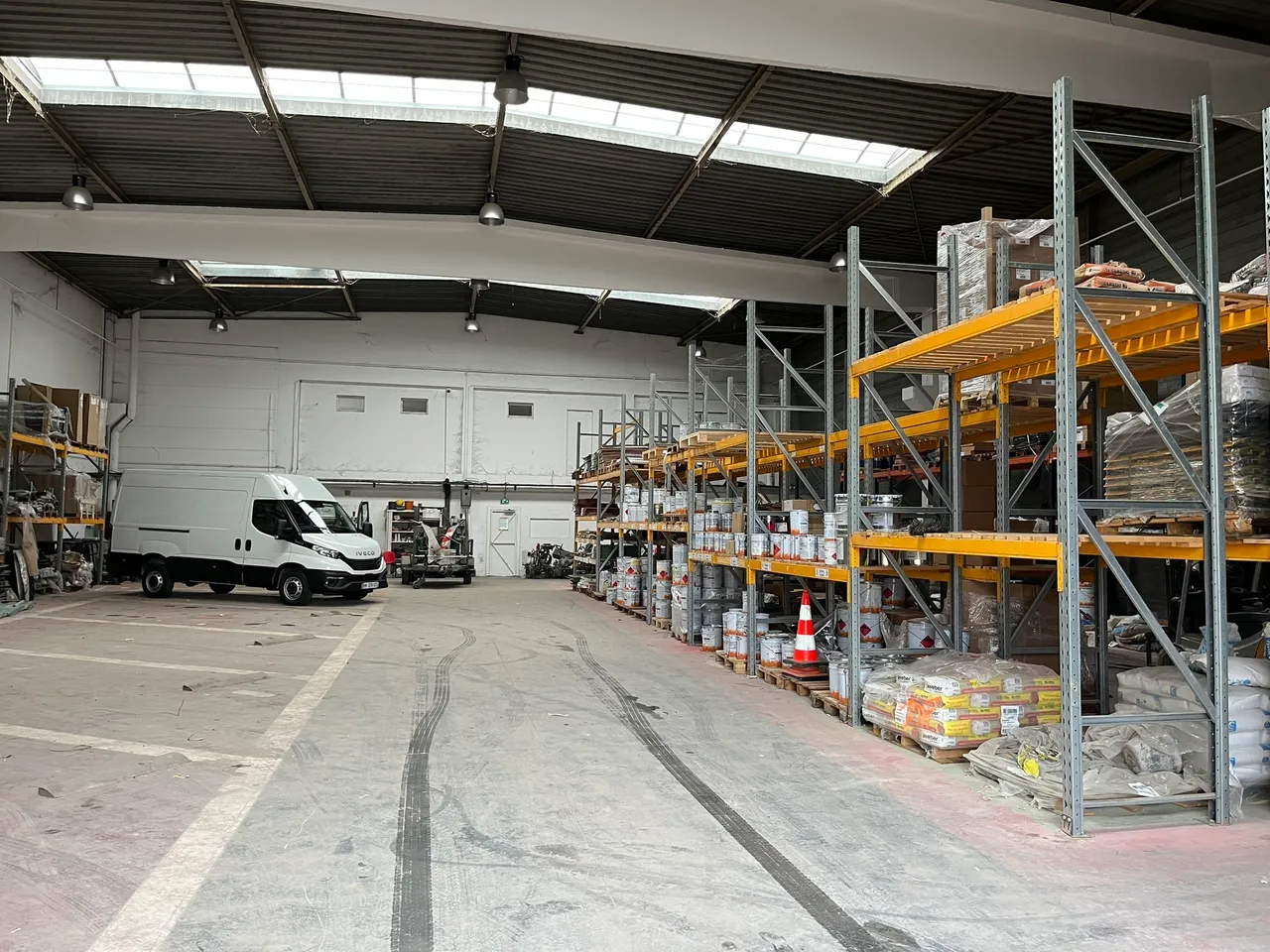 logistics - Local d’activités À Louer - gallery - 3