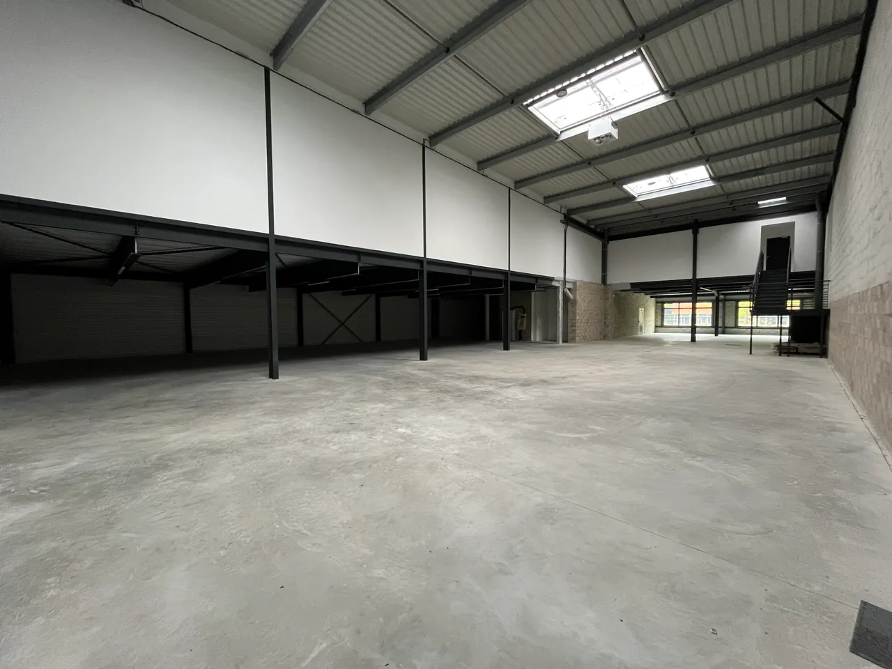 logistics - Light Industrial Premises / Offices For Rent - gallery - 5
