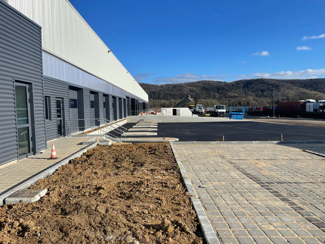 logistics - Courier Warehouse For Rent - gallery - 10