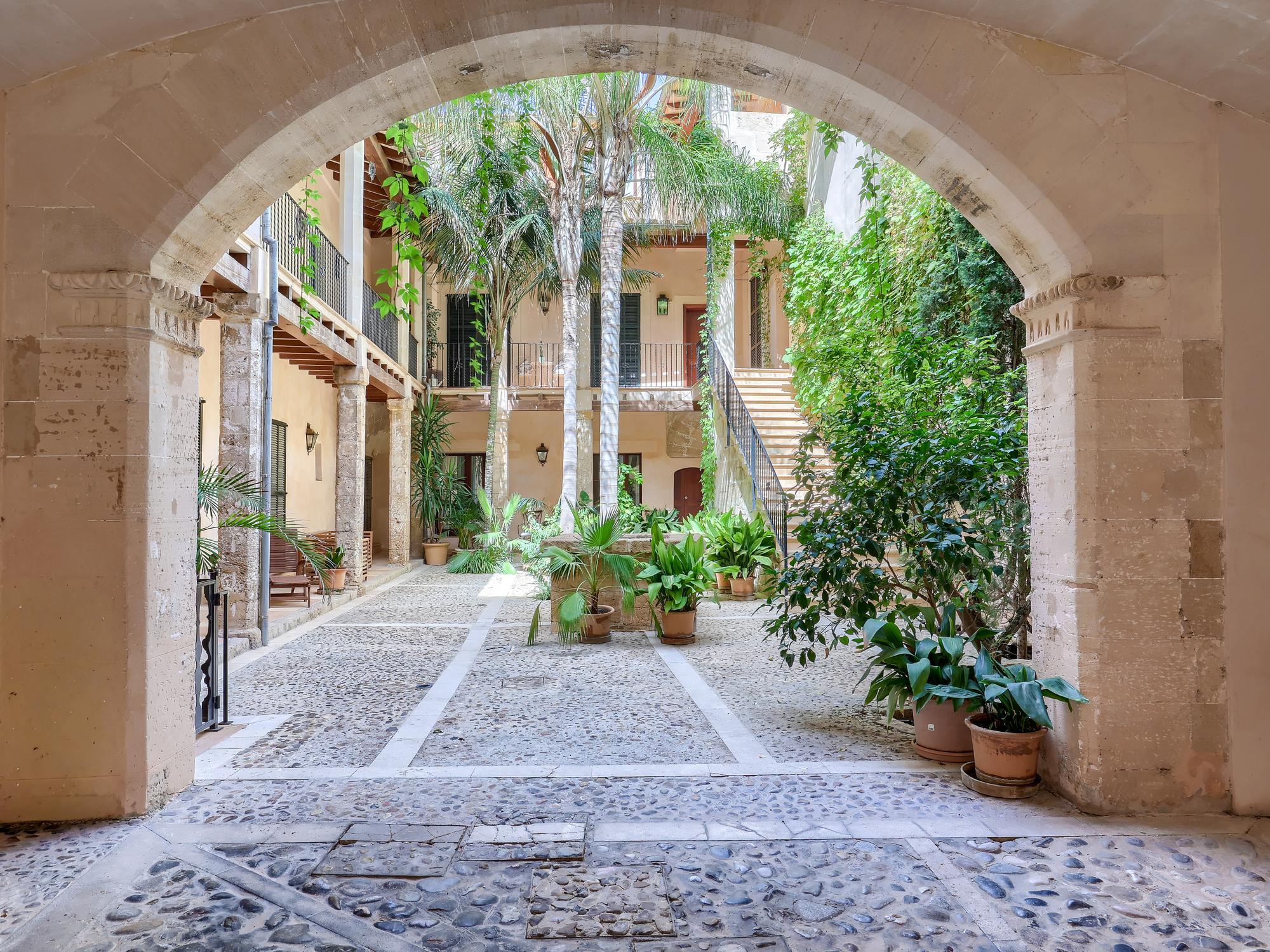 living - 480m² apartment for sale in Palma de Mallorca - gallery thumbnail - 2