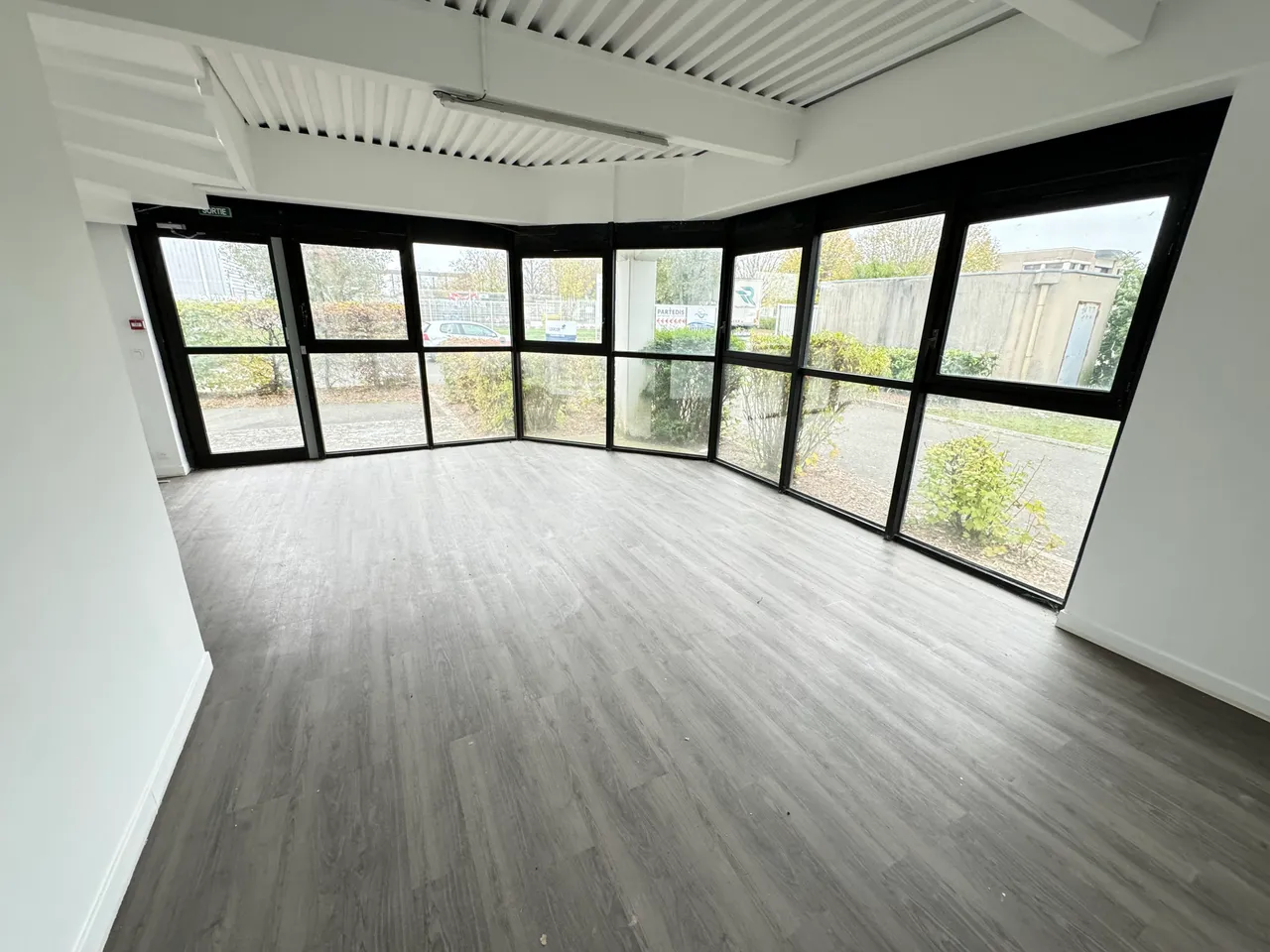 logistics - Light Industrial Premises / Offices For Rent - gallery - 6