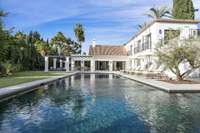 living - Casa / villa de 603m² con 342m² terraza en venta en Nueva Andalucía - gallery thumbnail - 1