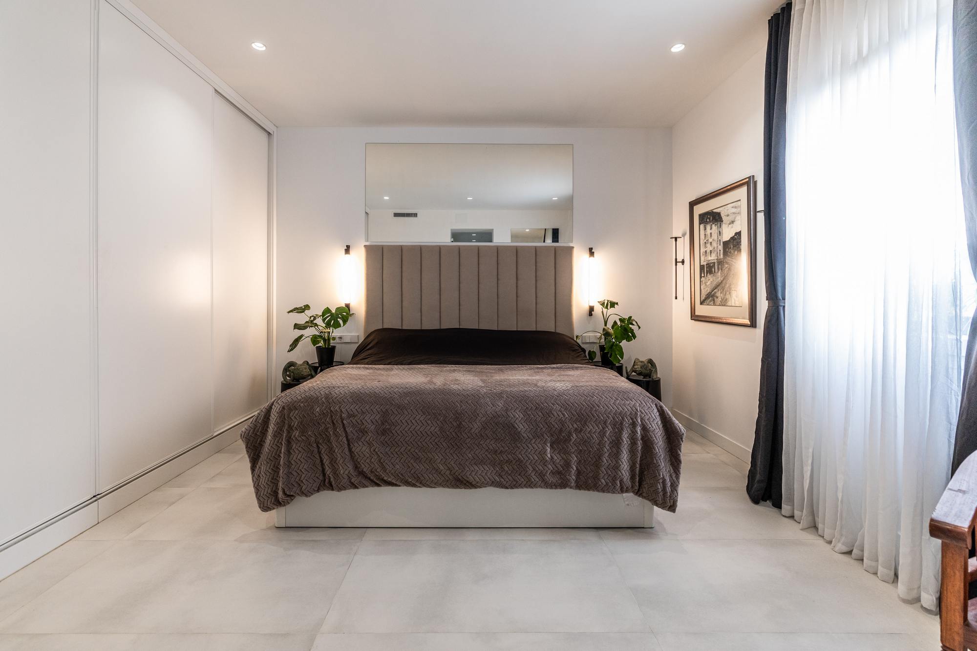 living - Piso de 185m² en venta en Malasaña, Madrid - gallery thumbnail - 9