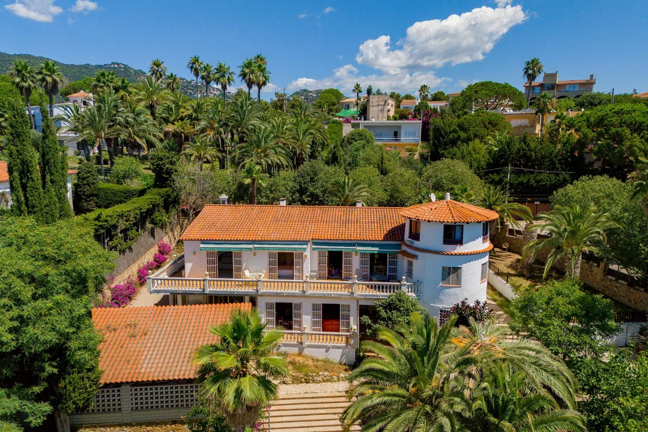 living - 875m² house / villa for sale in Lloret de Mar, Costa Brava - gallery - 3