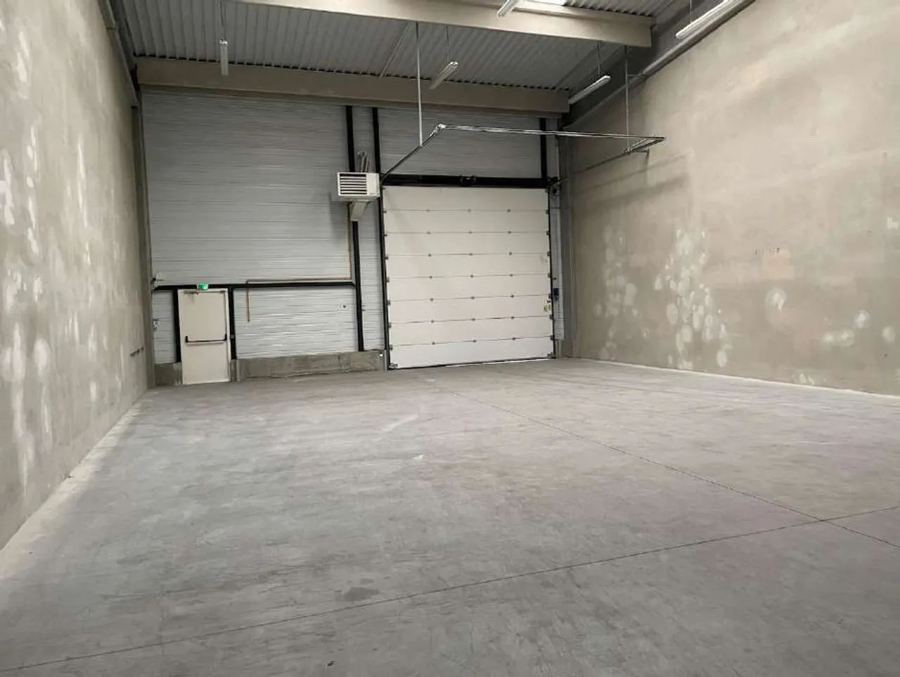 logistics - Light Industrial Premises / Offices For Rent - gallery - 3