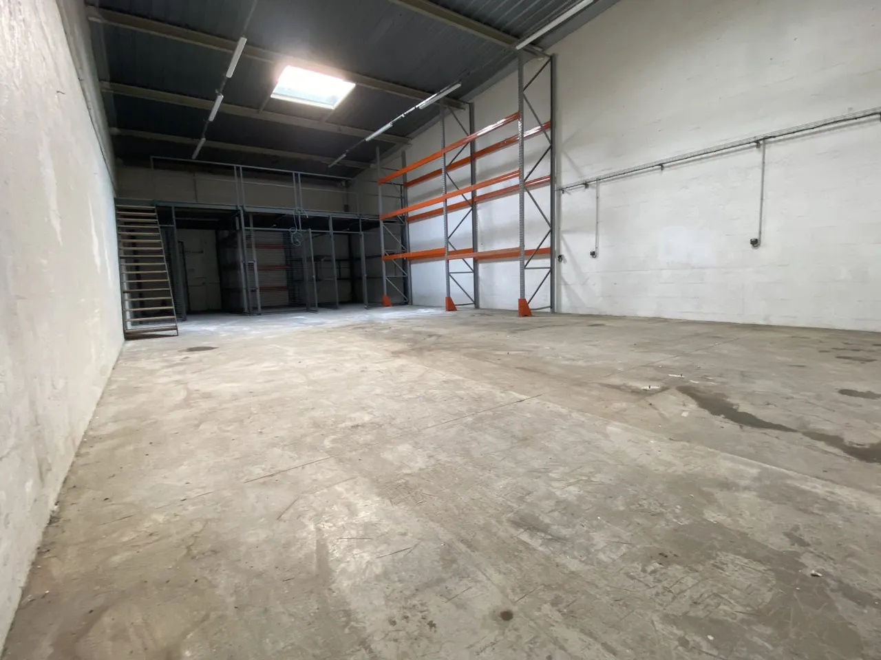 logistics - Light Industrial Premises / Offices For Rent - gallery - 2