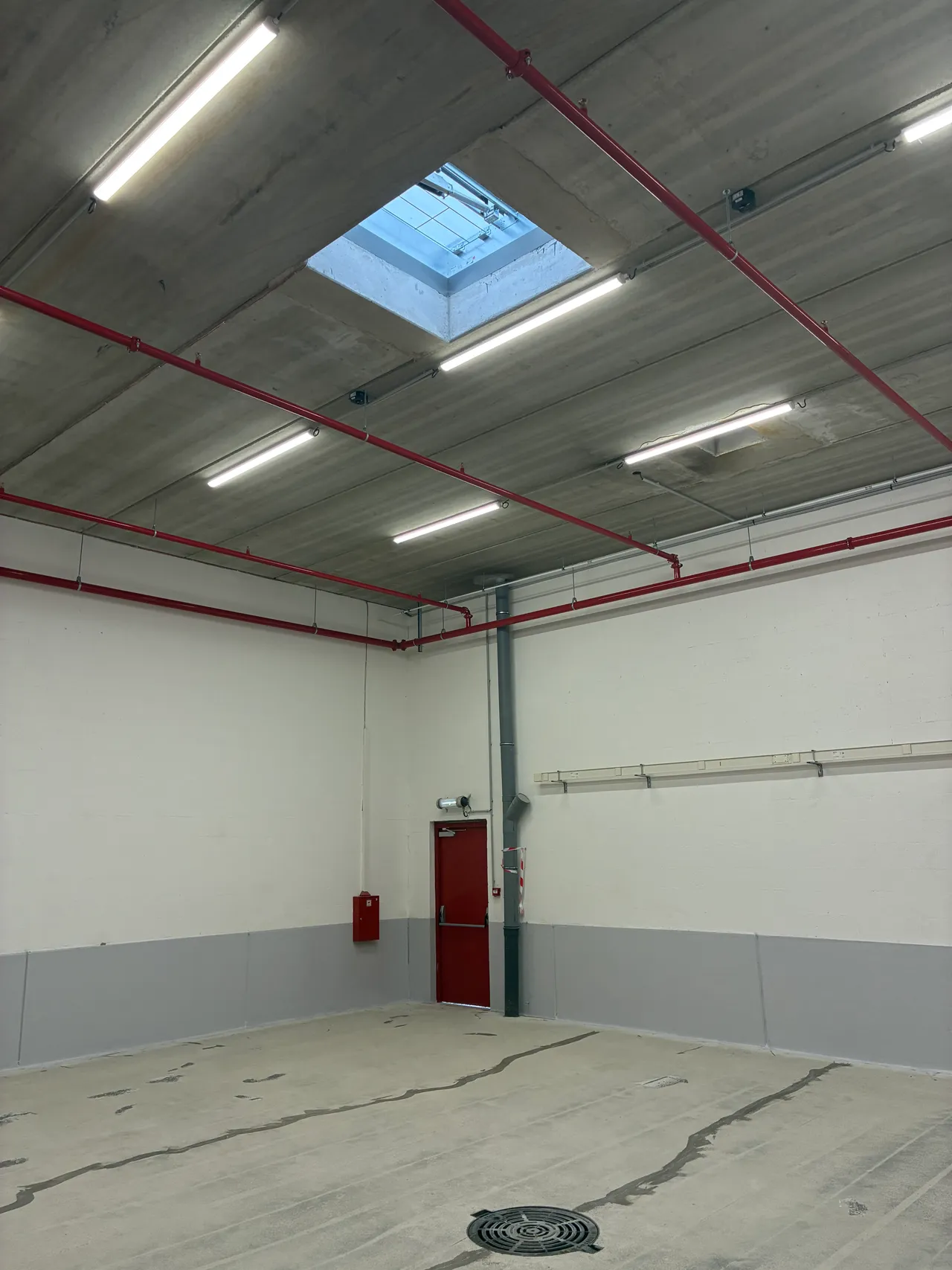 logistics - Logistics Warehouse For Rent - gallery - 6