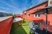 living - Ático de 81m² en alquiler en Universidad, Madrid - gallery thumbnail - 1
