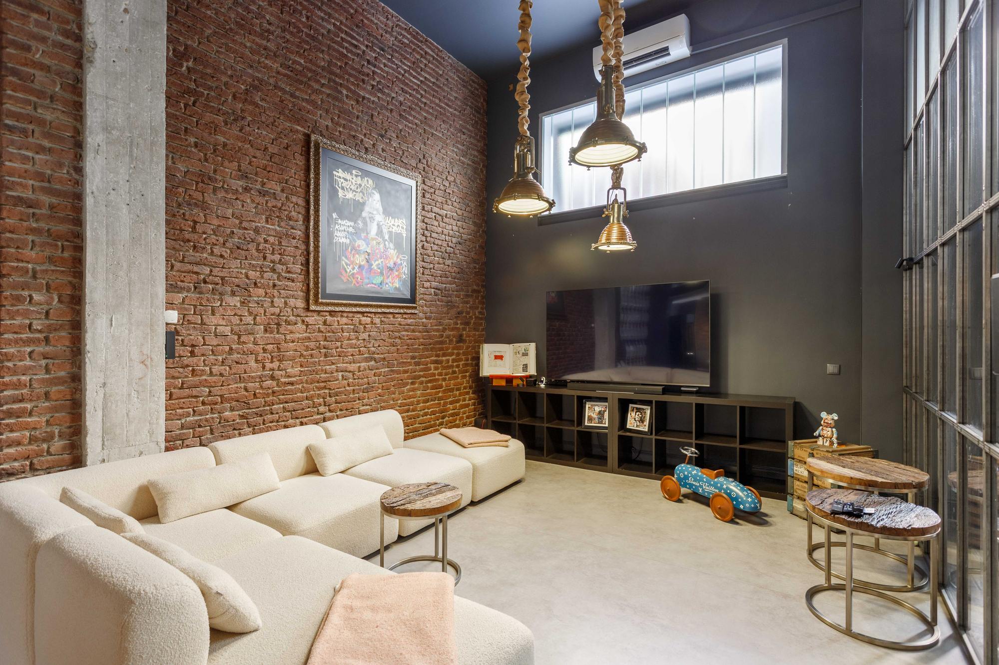 living - 225m² loft for rent in Embajadores, Madrid - gallery - 2