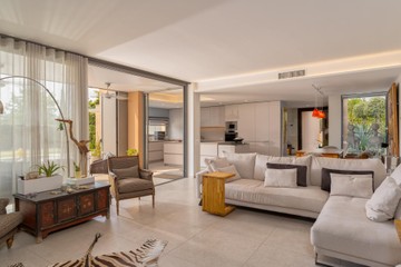 living - 330m² house / villa for sale in Alt Empordà, Girona - featured