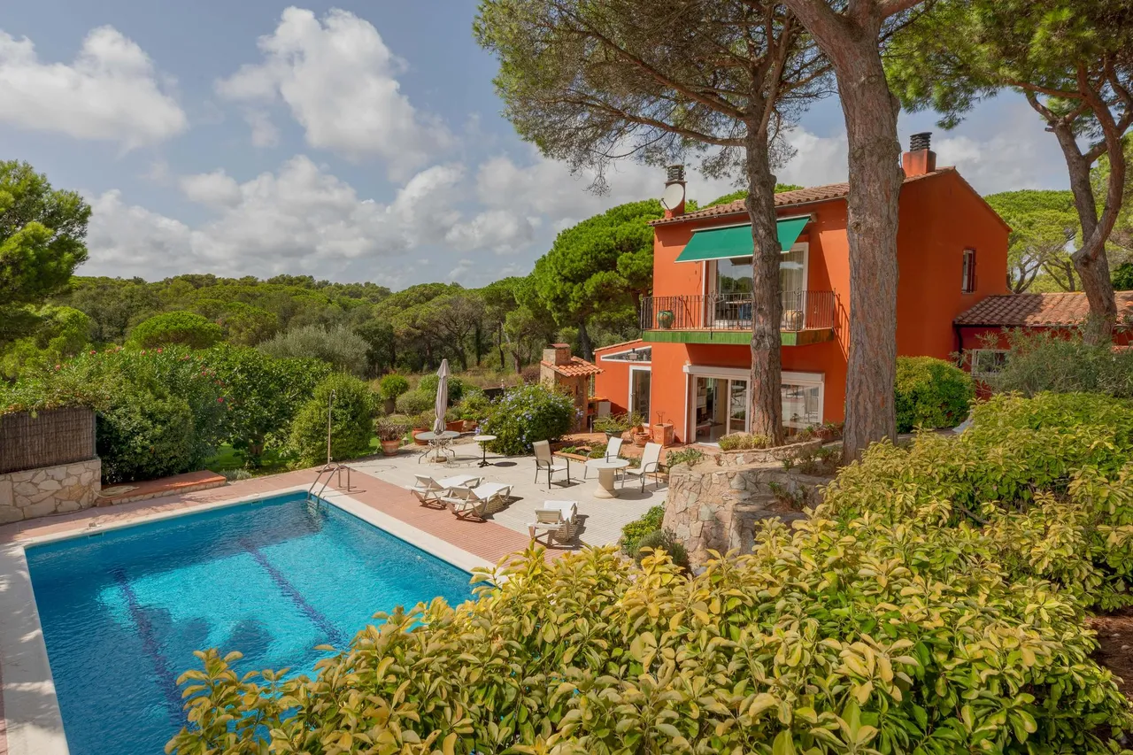 living - 232m² house / villa for sale in Calella de Palafrugell - gallery - 3