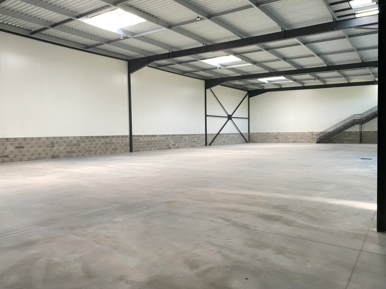 logistics - Light Industrial Premises / Offices For Rent - gallery - 3